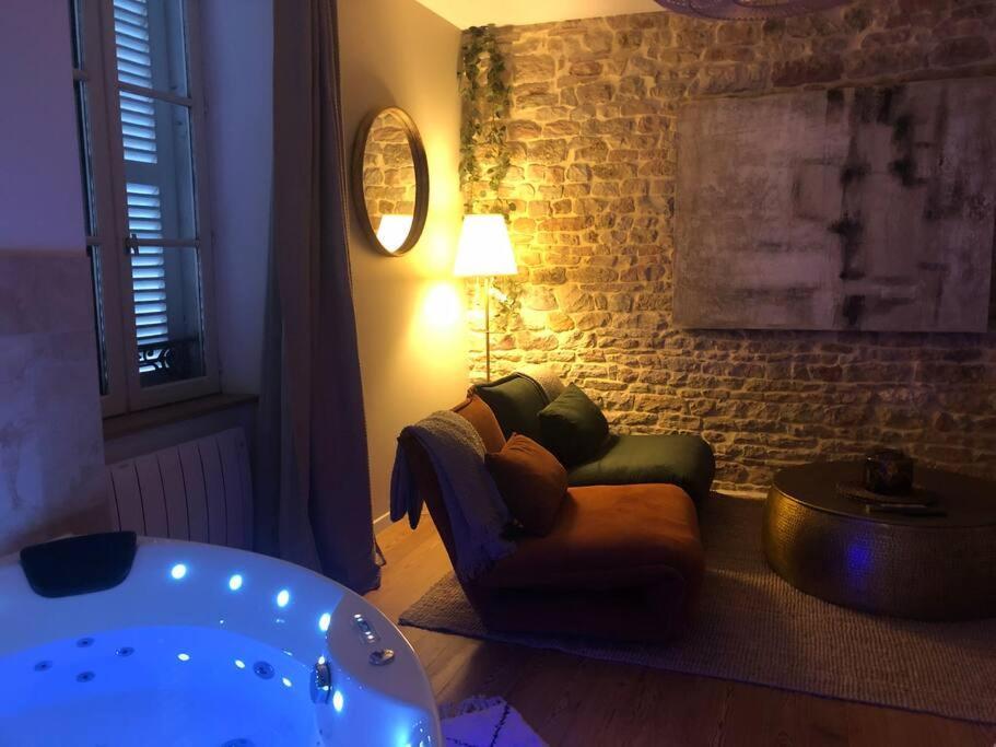 Detente Centre Historique De Macon Avec Spa Et Cine Luaran gambar